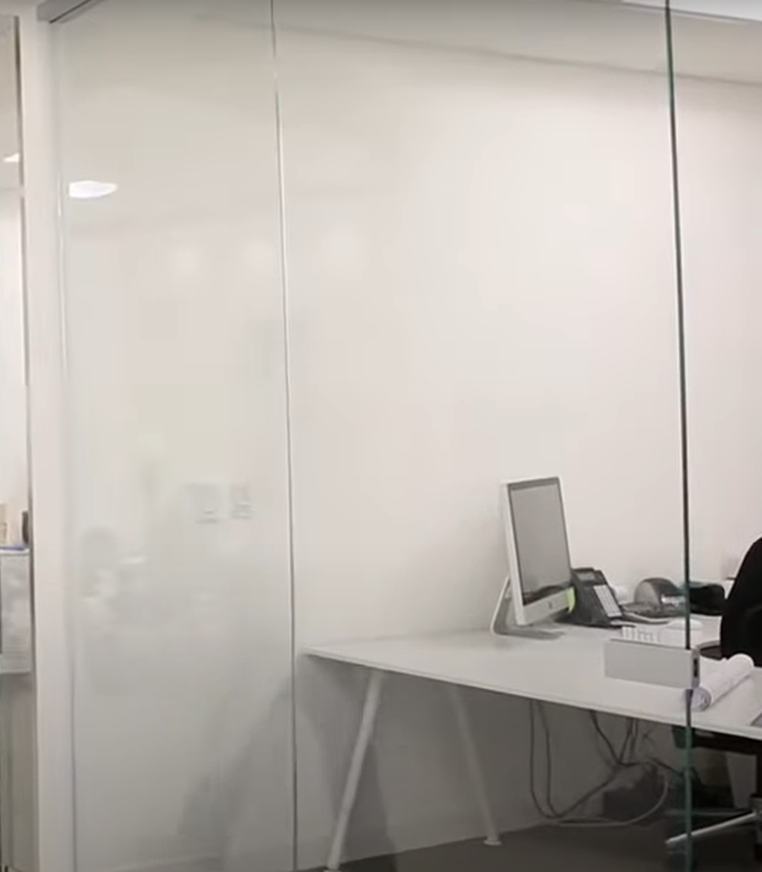 Установка стеклянных офисных перегородок